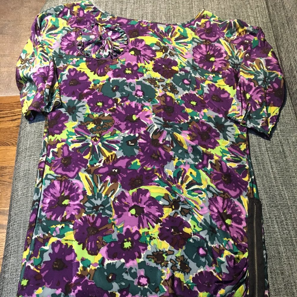 Vibrant silk floral minidress/tunic with side zipper by BCBGMAXAZRIA (Small)